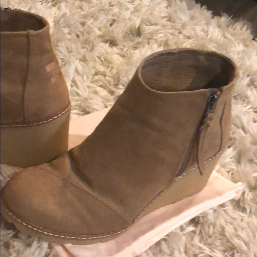 Toms wedges